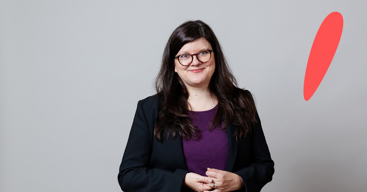 Niina Ilola, TAKUn toiminnanjohtaja. Henkilökuva, kuvaaja Emma Suominen.